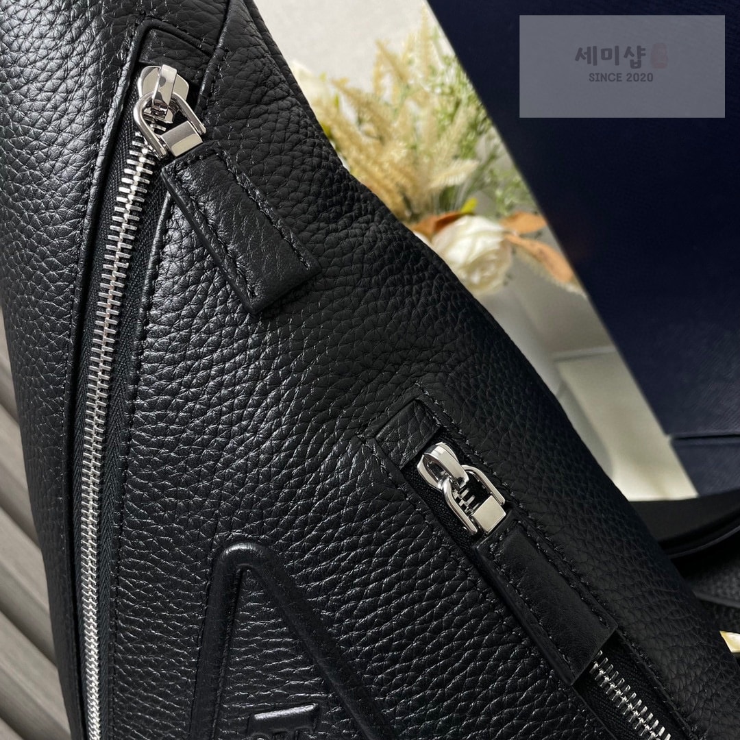 P R A D A 프라다 원 숄더 가죽 슬링 백 26.5*37.5*10CM Bag 2번 이미지
