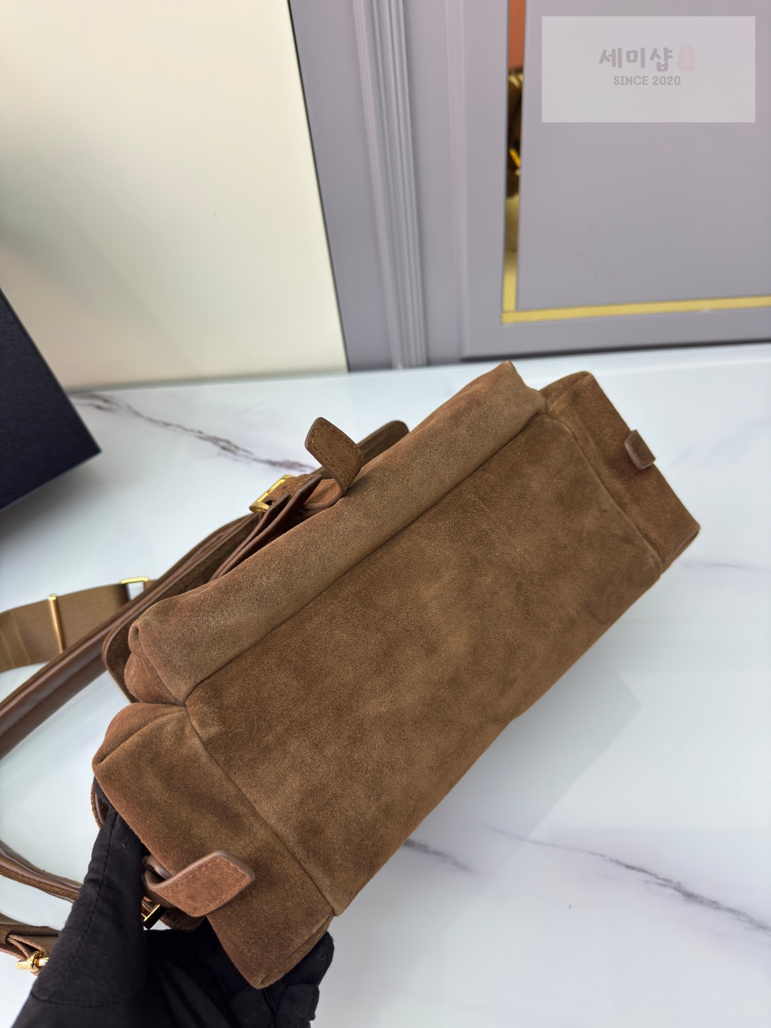 프라다 프라다 익스플로어 미디움 스웨이드 숄더백 Bag 4번 이미지