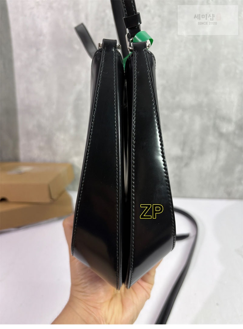 프라다 프라다 클레오 브러시드 레더 숄더백 레플리카 9번 이미지 - Bag | 세미샵 레플리카 사이트