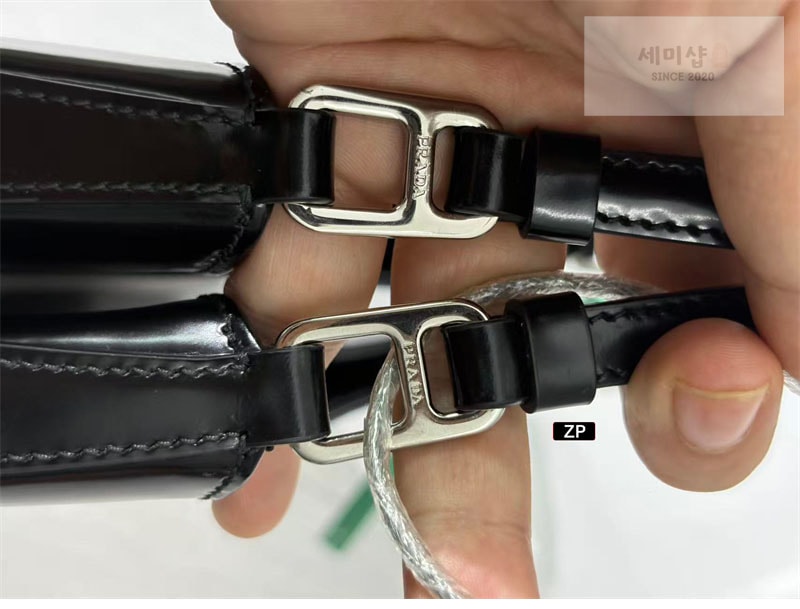 프라다 프라다 클레오 브러시드 레더 숄더백 레플리카 23번 이미지 - Bag | 세미샵 레플리카 사이트