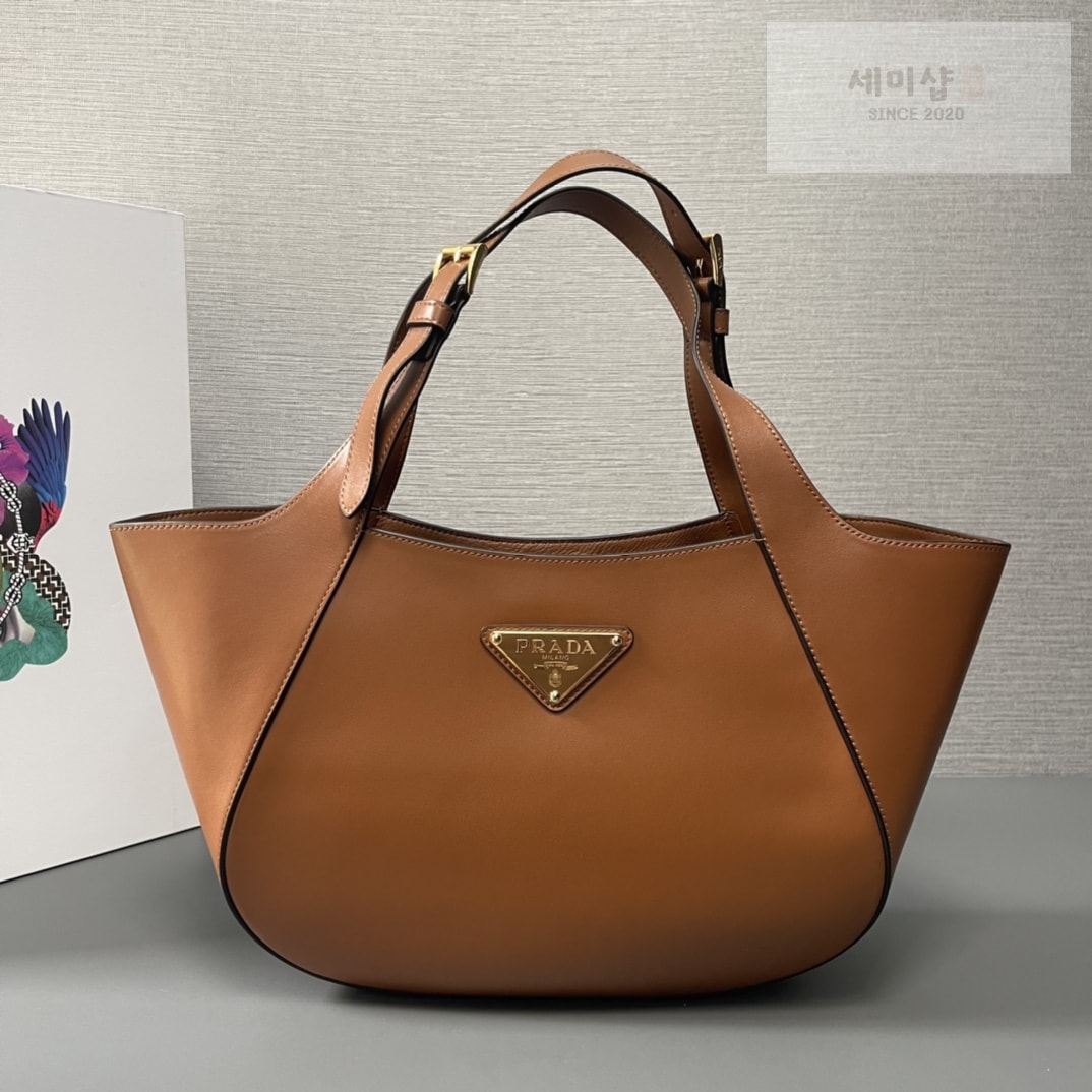 P R A D A 프라다 트라이앵글 로고 미디엄 레더 토드 백 28*20.5*7.5CM “3COLOR” NO.1 Bag 3번 이미지