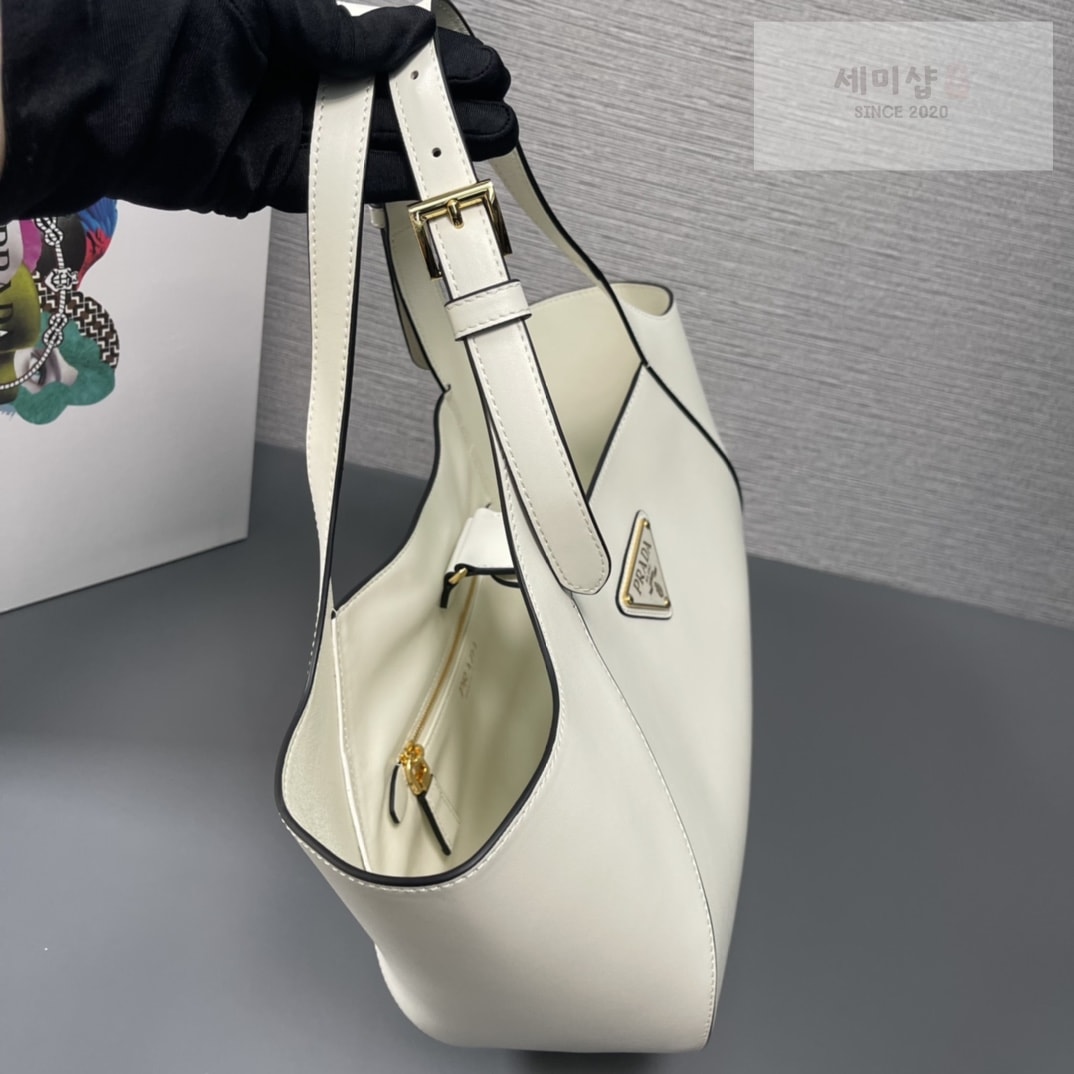 P R A D A 프라다 트라이앵글 로고 미디엄 레더 토드 백 28*20.5*7.5CM “3COLOR” NO.1 Bag 16번 이미지