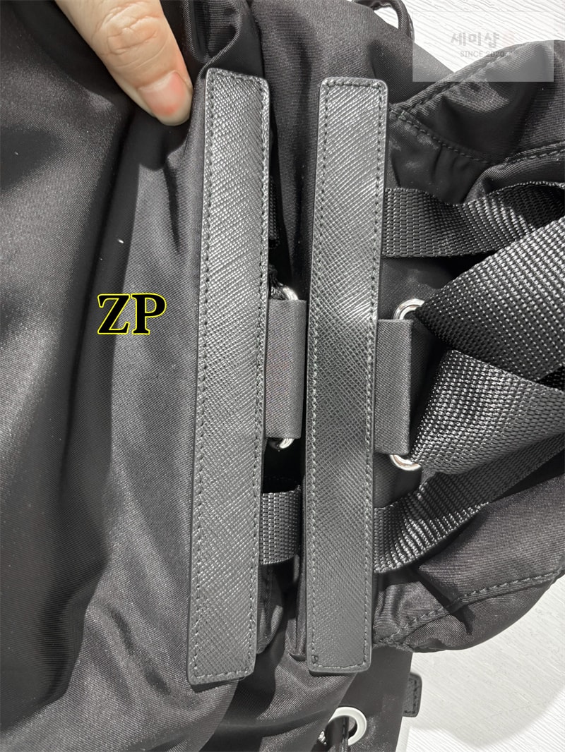 P R A D A 프라다 파우치 리나일론 미디엄 백팩 블랙 1BZ811 레플리카 13번 이미지 - Bag | 세미샵 레플리카 사이트