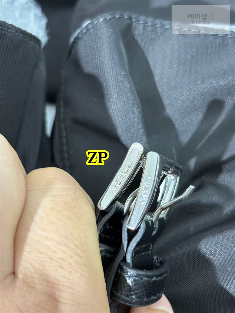 P R A D A 프라다 파우치 리나일론 미디엄 백팩 블랙 1BZ811 레플리카 14번 이미지 - Bag | 세미샵 레플리카 사이트