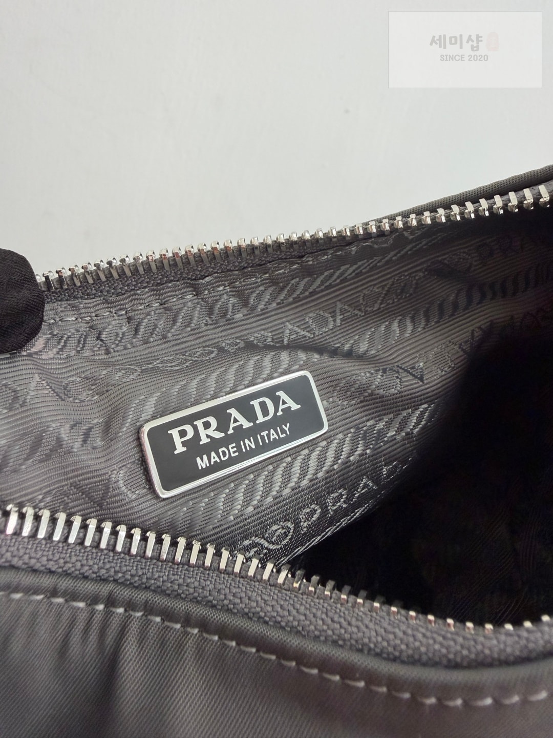 프라다 프라다 2005 리에디션 리나일론 숄더백 머큐리 그레이 Bag 8번 이미지