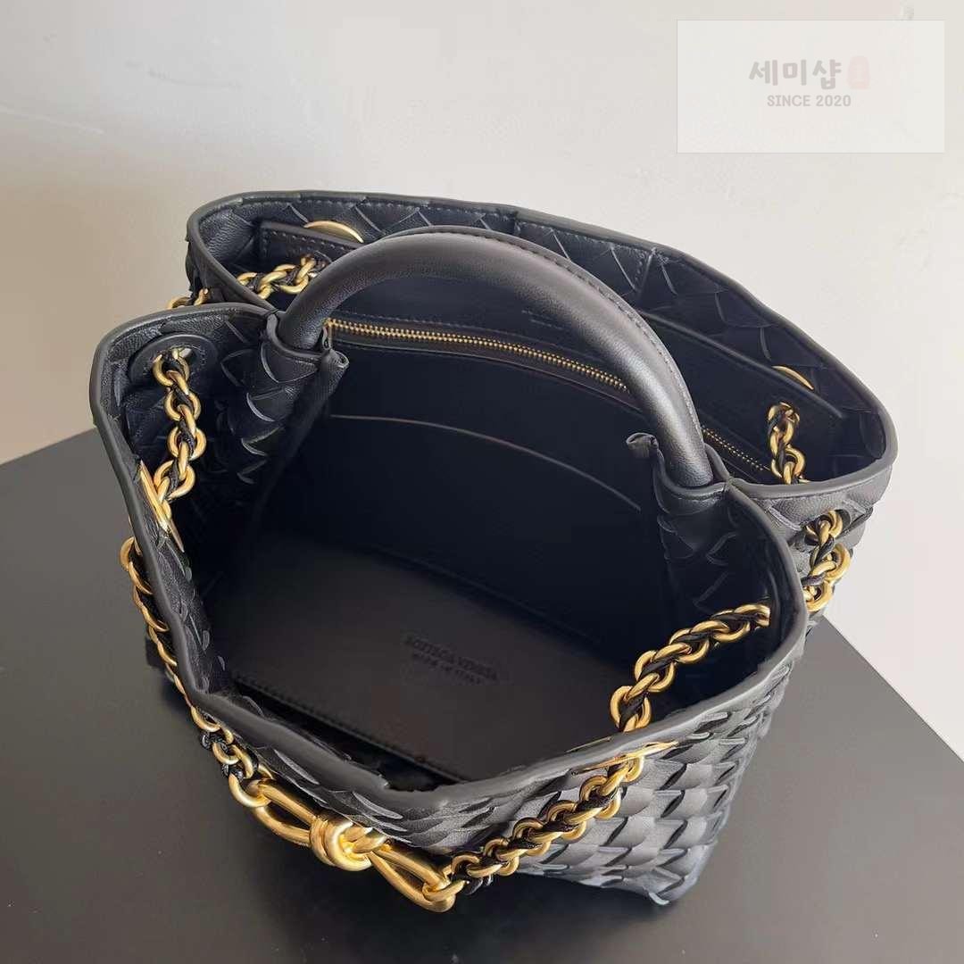 Bottega Veneta Bottega Veneta Andiamo Chain Strap Bag 24번 이미지