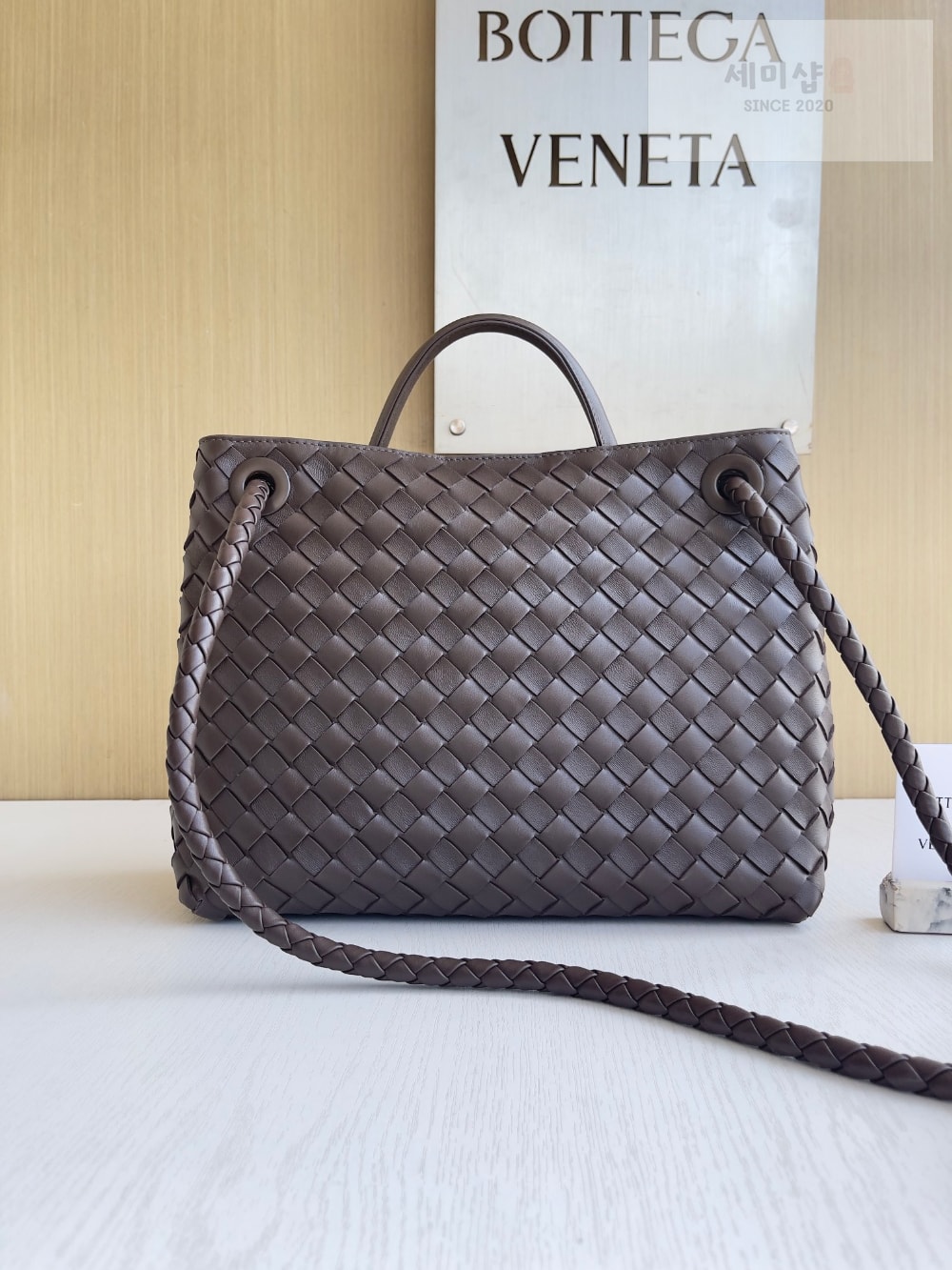 Bottega Veneta Bottega Veneta Andiamo Medium Bag 2번 이미지