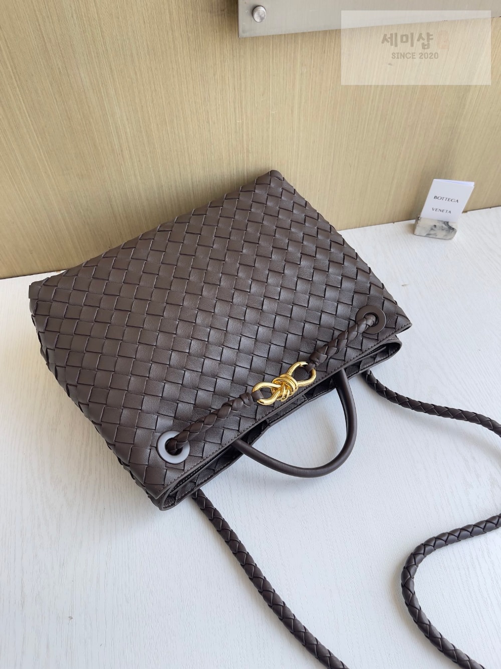 Bottega Veneta Bottega Veneta Andiamo Medium Bag 4번 이미지