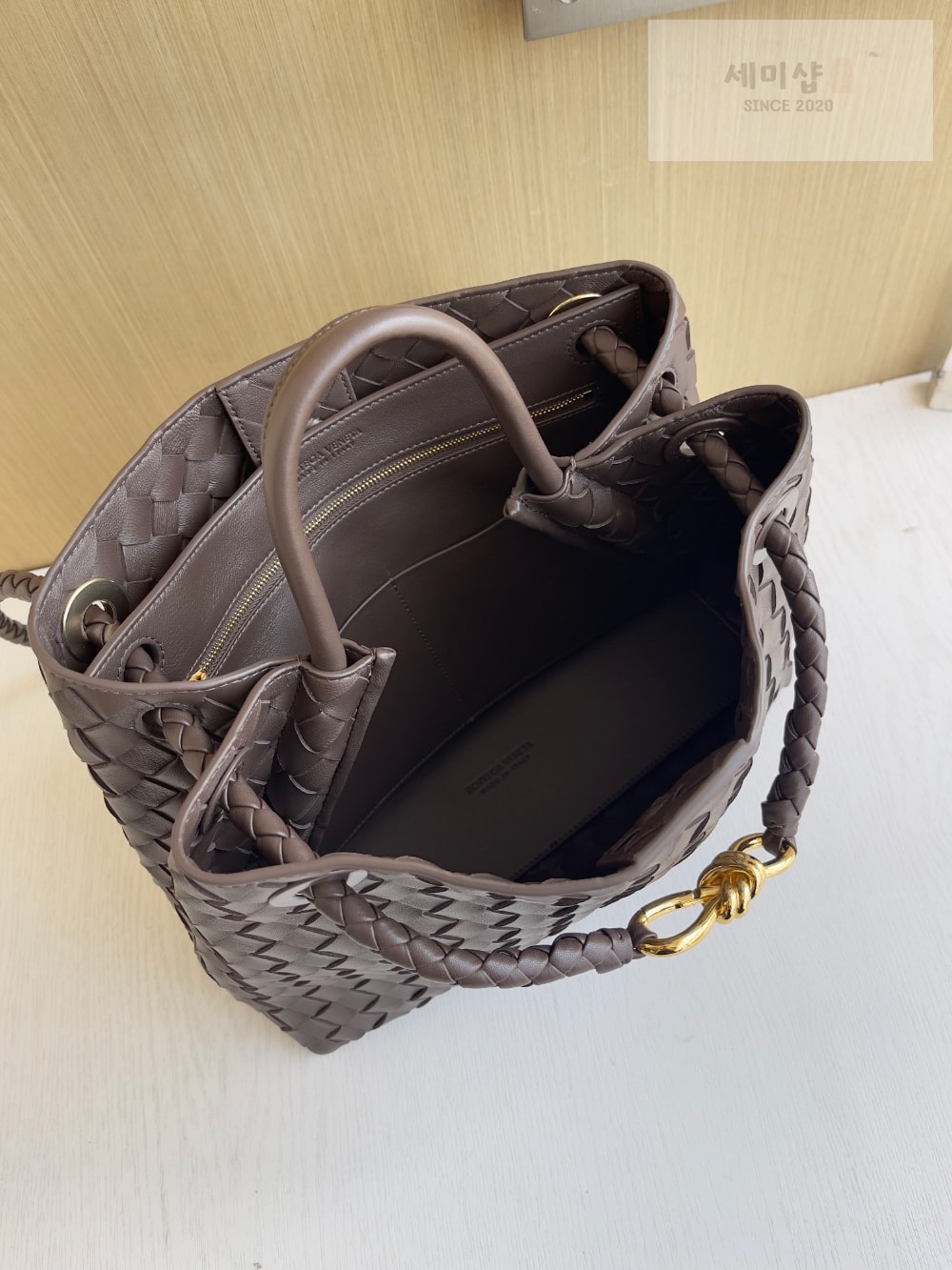 Bottega Veneta Bottega Veneta Andiamo Medium Bag 6번 이미지