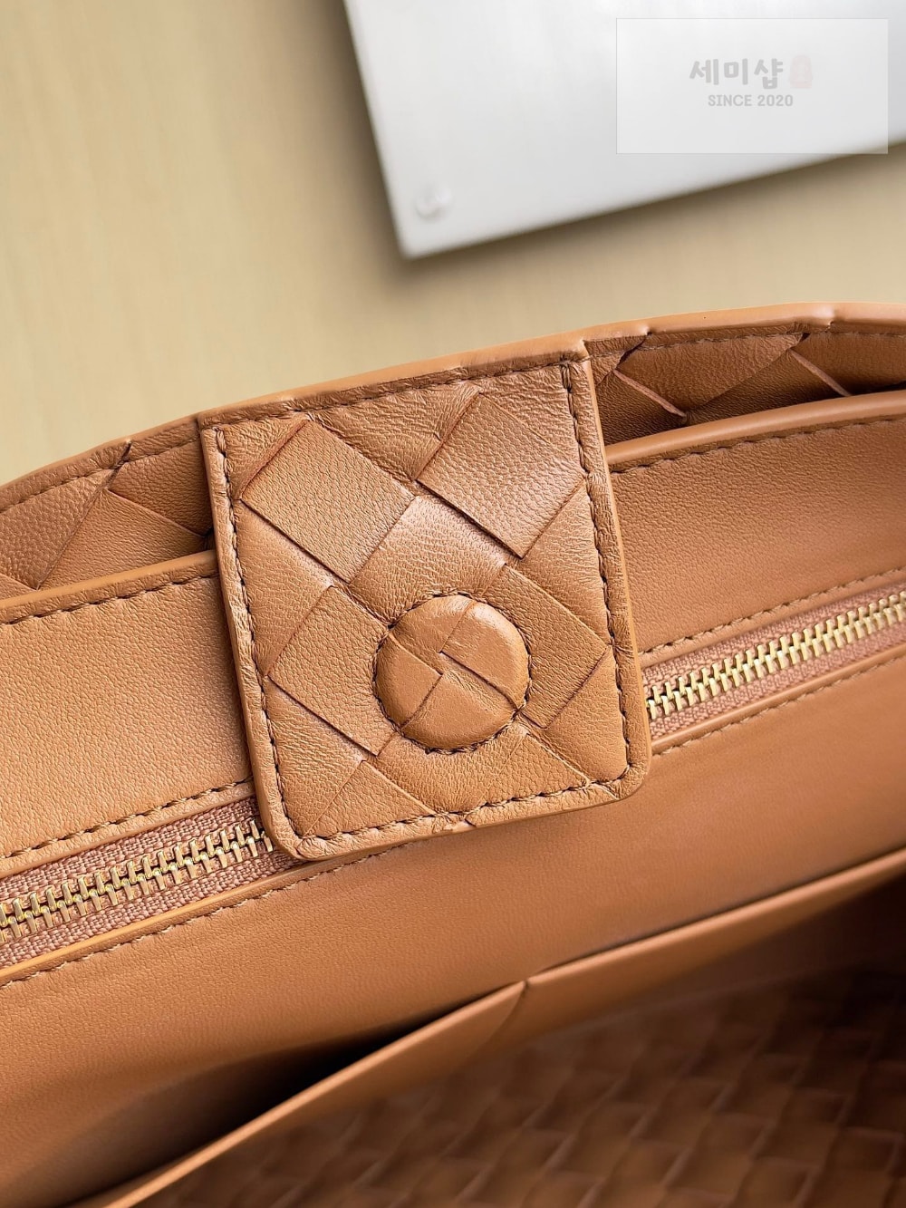 Bottega Veneta Bottega Veneta Andiamo Medium Bag 8번 이미지