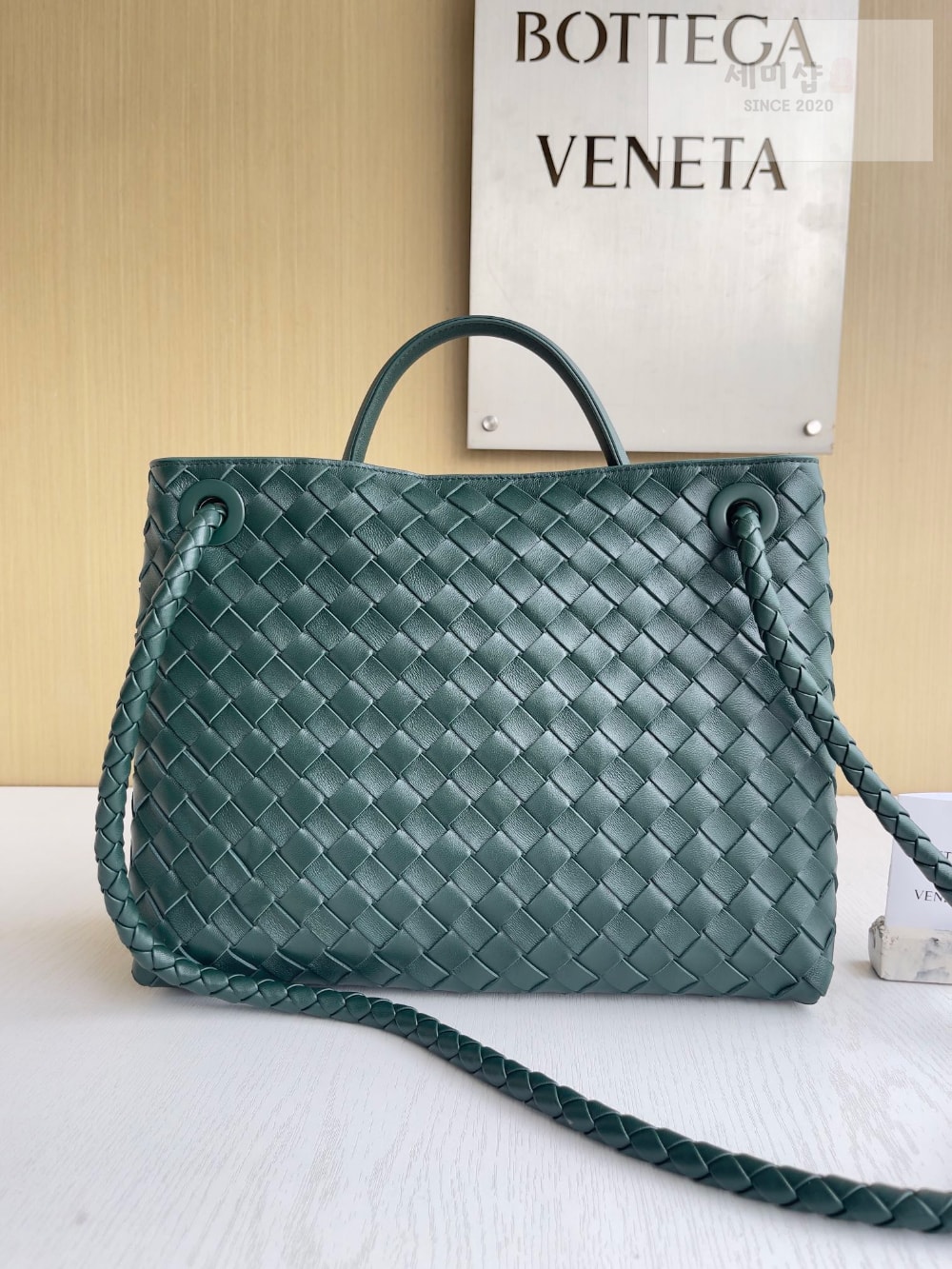 Bottega Veneta Bottega Veneta Andiamo Medium Bag 2번 이미지