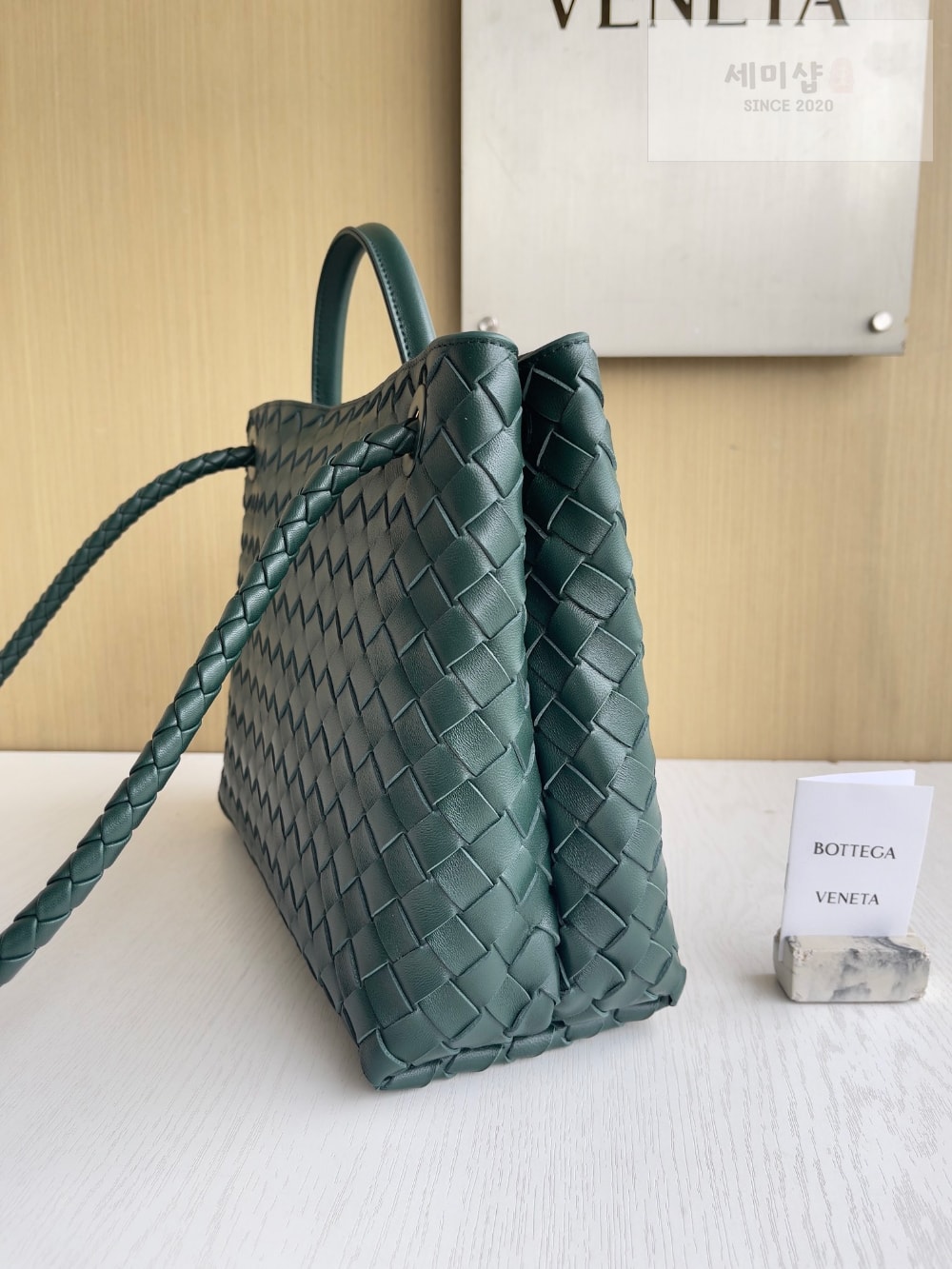 Bottega Veneta Bottega Veneta Andiamo Medium Bag 3번 이미지