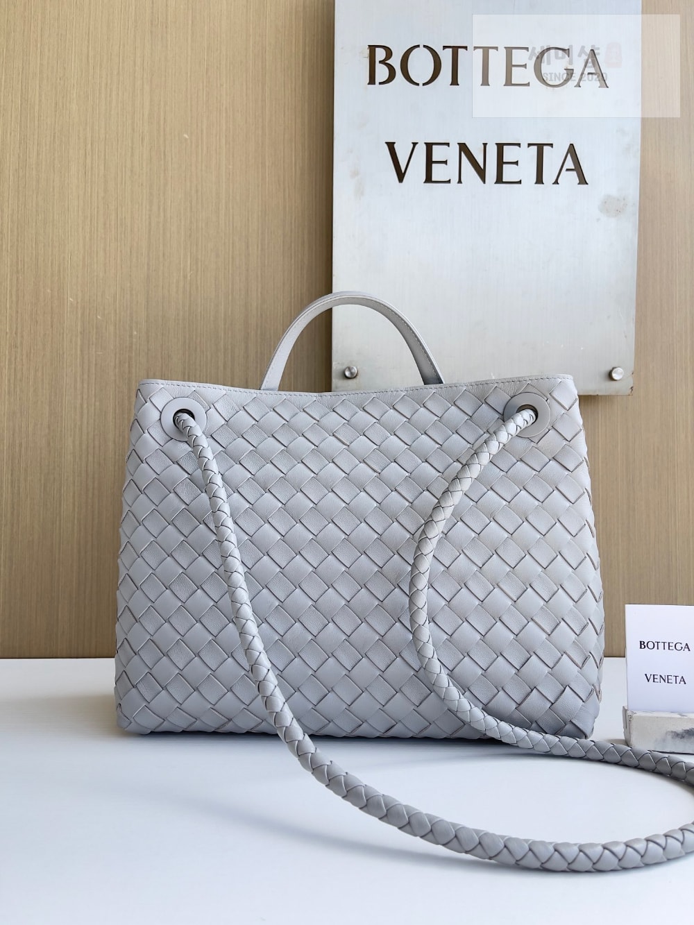 Bottega Veneta Bottega Veneta Andiamo Medium Bag 2번 이미지