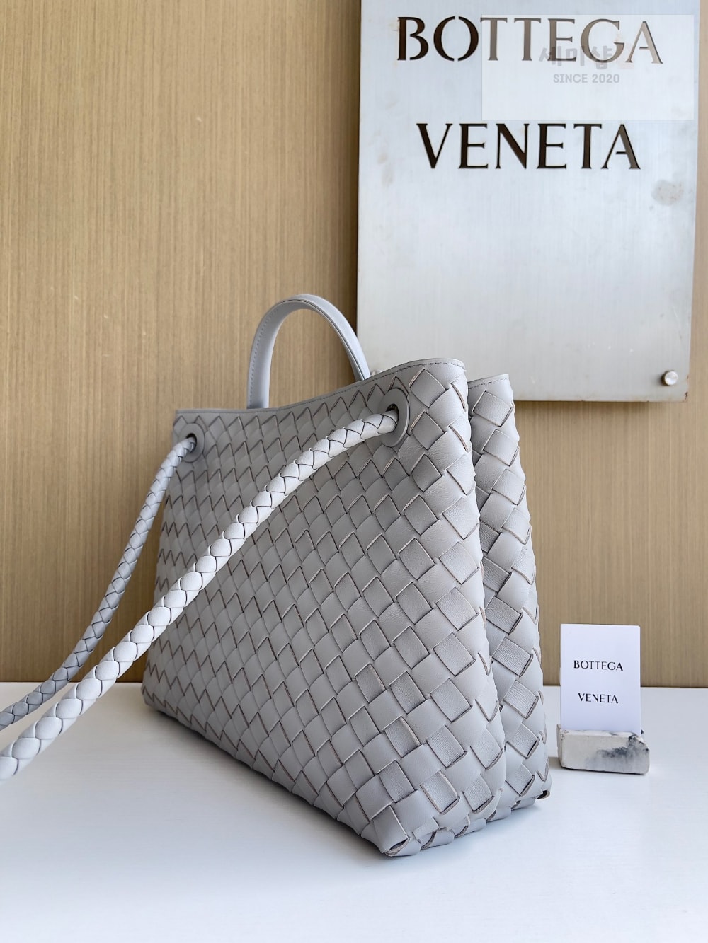 Bottega Veneta Bottega Veneta Andiamo Medium Bag 3번 이미지