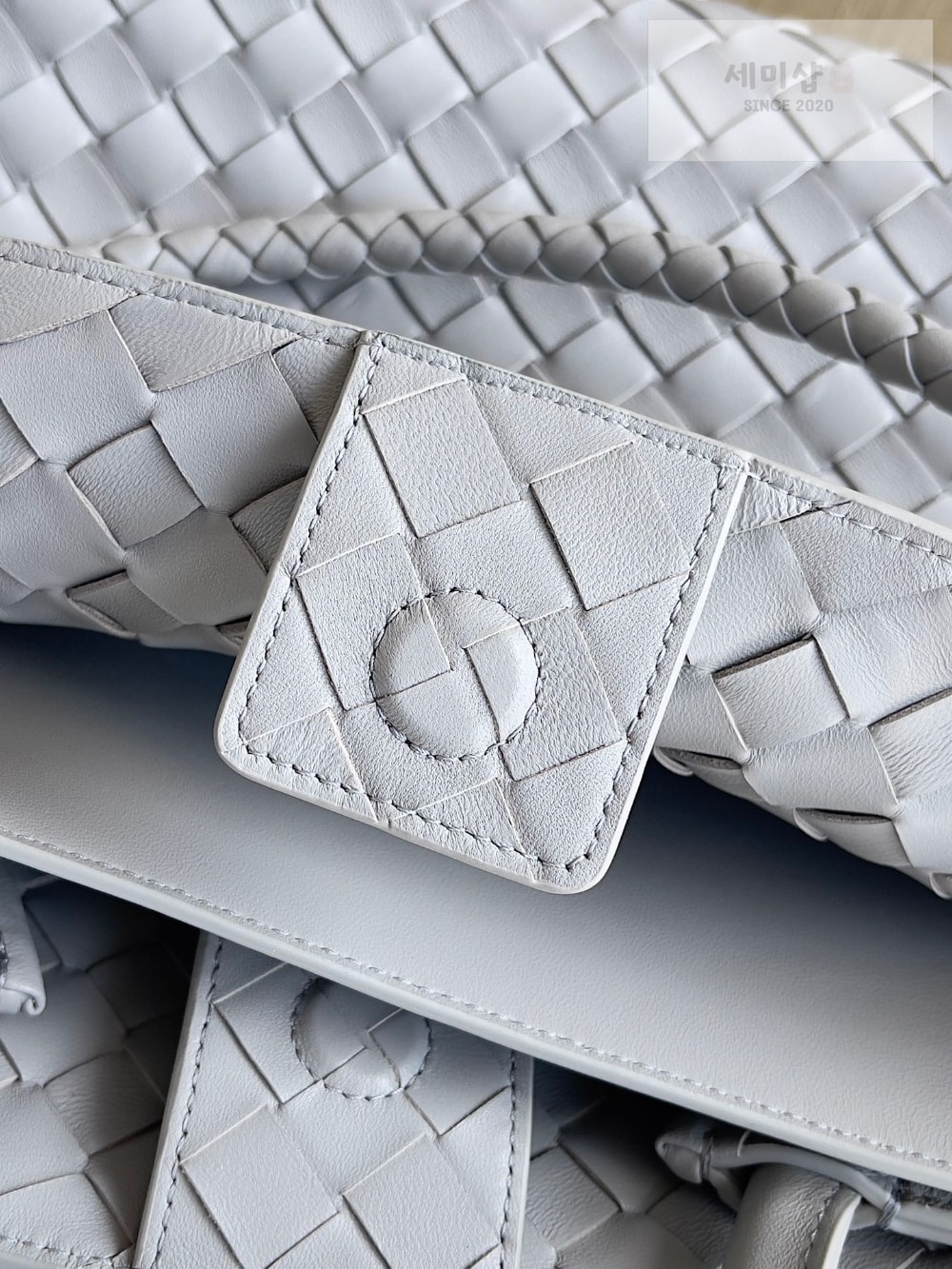 Bottega Veneta Bottega Veneta Andiamo Medium Bag 8번 이미지