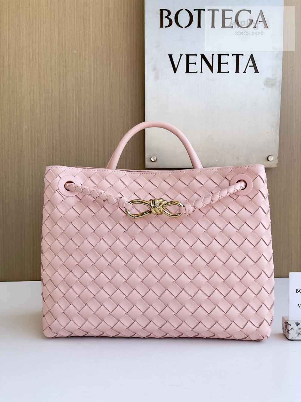 Bottega Veneta Bottega Veneta Andiamo Medium Bag 1번 이미지