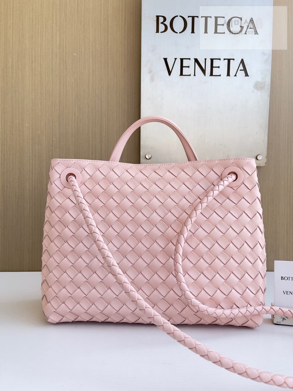 Bottega Veneta Bottega Veneta Andiamo Medium Bag 2번 이미지