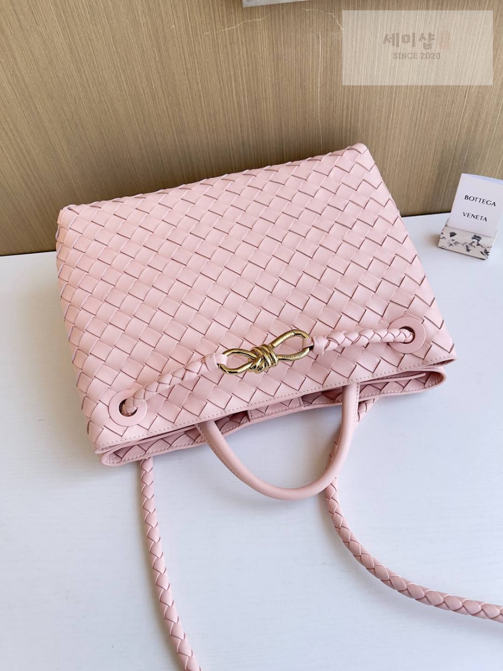 Bottega Veneta Bottega Veneta Andiamo Medium Bag 4번 이미지