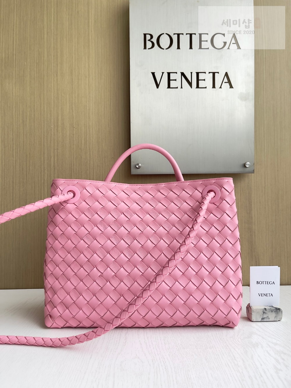 Bottega Veneta Bottega Veneta Andiamo Medium Bag 2번 이미지
