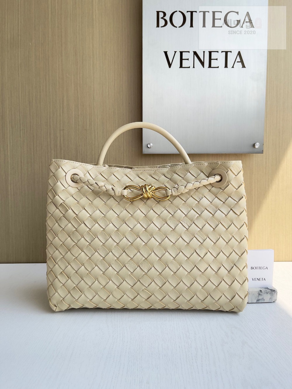 Bottega Veneta Bottega Veneta Andiamo Medium Bag 1번 이미지