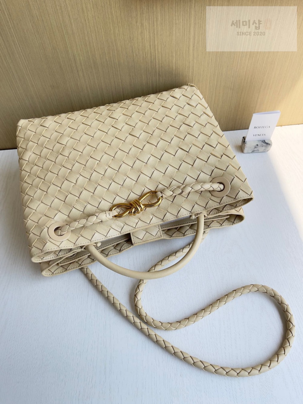 Bottega Veneta Bottega Veneta Andiamo Medium Bag 8번 이미지