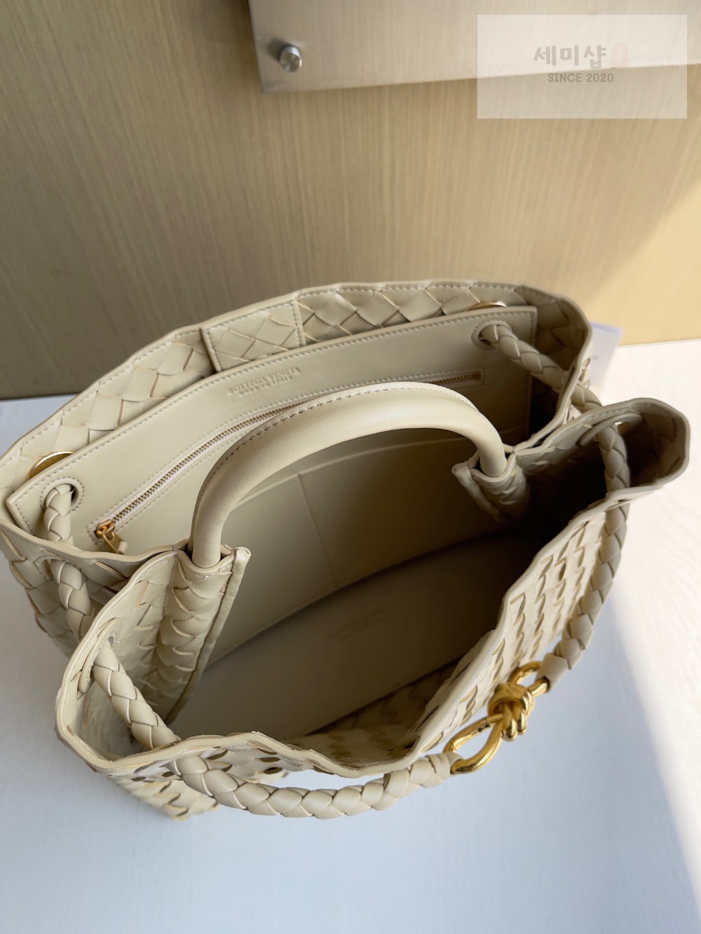 Bottega Veneta Bottega Veneta Andiamo Medium Bag 5번 이미지