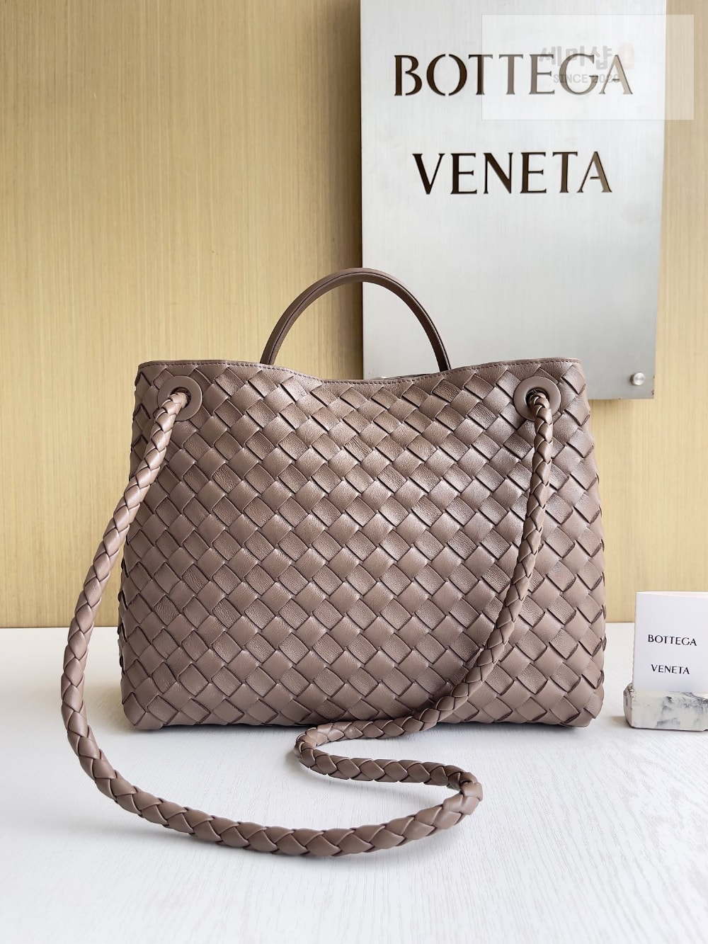 Bottega Veneta Bottega Veneta Andiamo Medium Bag 2번 이미지