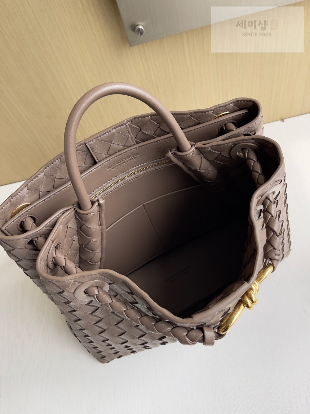 Bottega Veneta Bottega Veneta Andiamo Medium Bag 6번 이미지