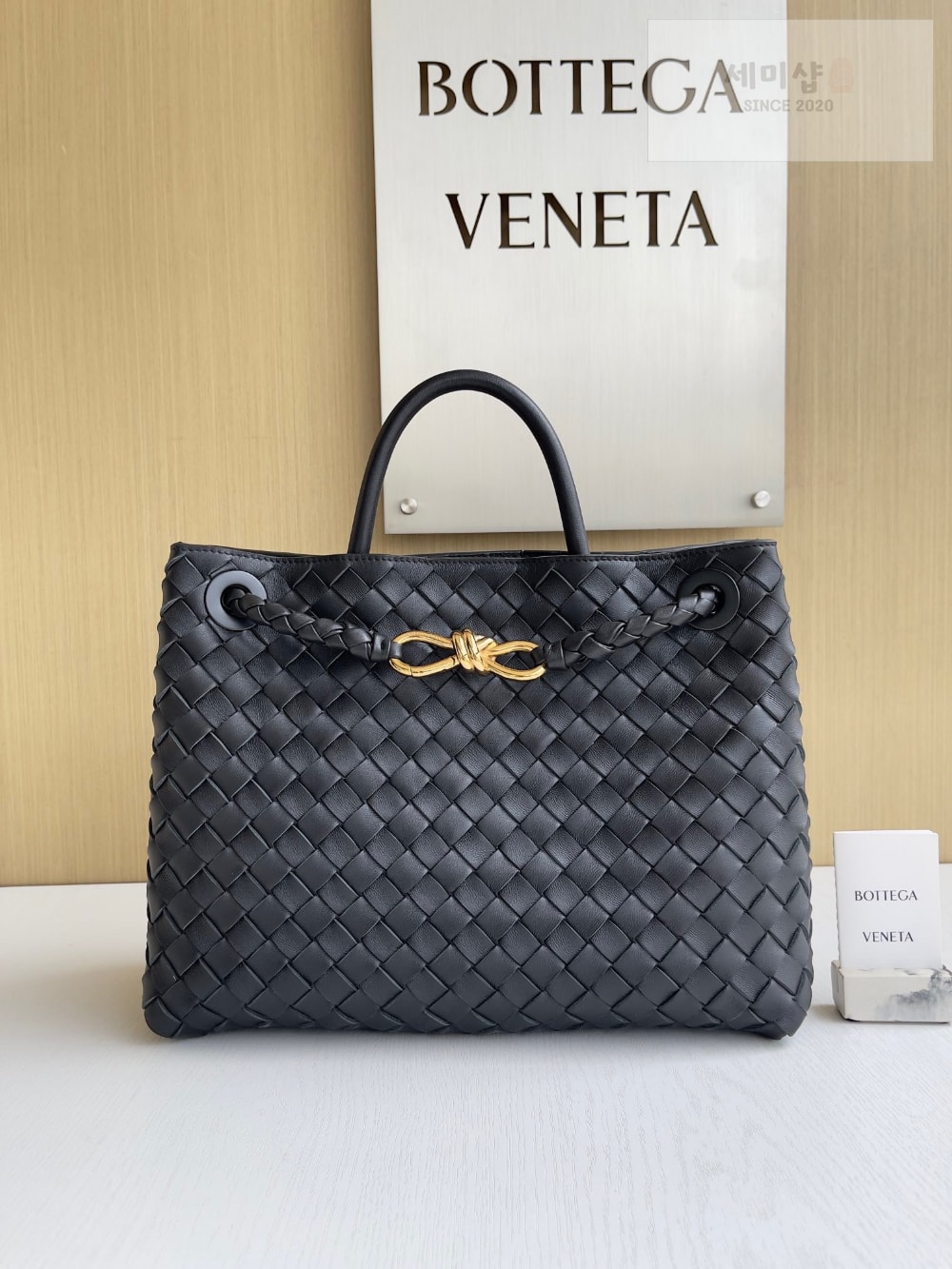 Bottega Veneta Bottega Veneta Andiamo Medium Bag 1번 이미지