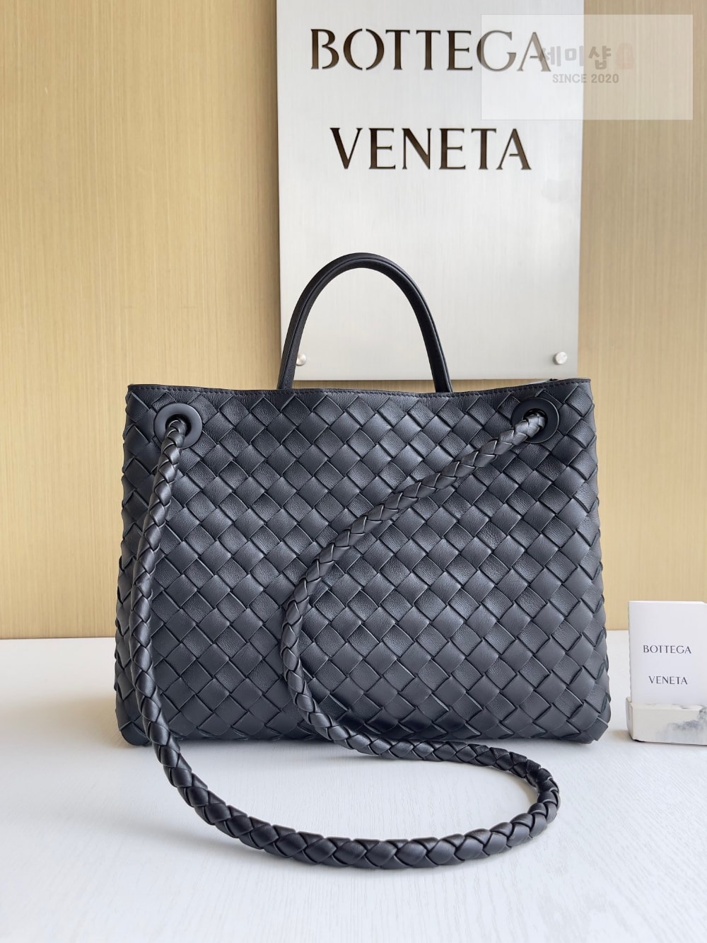 Bottega Veneta Bottega Veneta Andiamo Medium Bag 2번 이미지