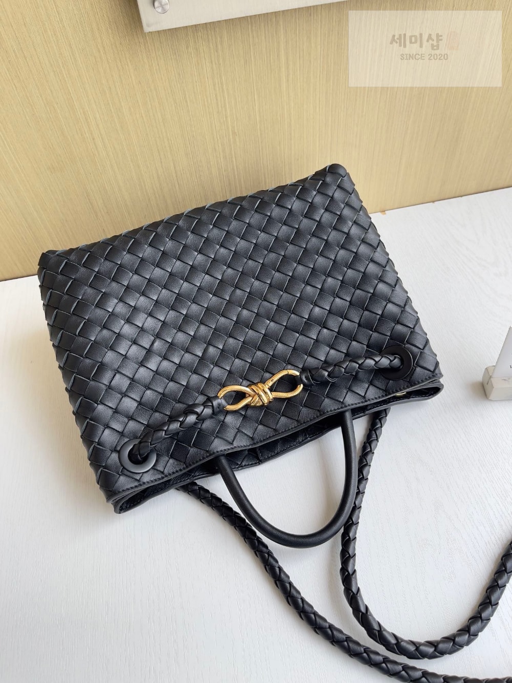 Bottega Veneta Bottega Veneta Andiamo Medium Bag 3번 이미지