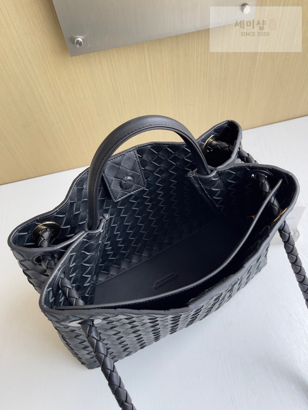 Bottega Veneta Bottega Veneta Andiamo Medium Bag 6번 이미지