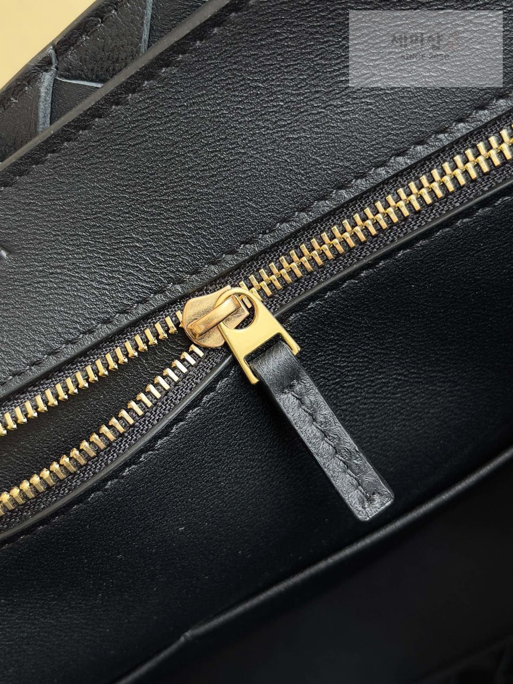Bottega Veneta Bottega Veneta Andiamo Medium Bag 8번 이미지