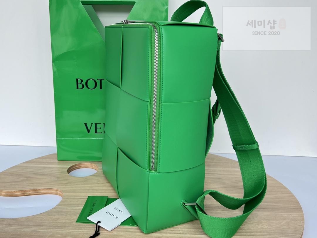 Bottega Veneta Bottega Veneta Arco BackPack Bag 3번 이미지
