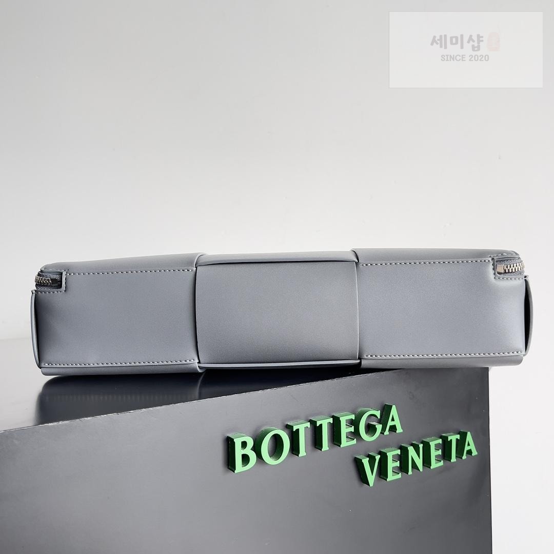 Bottega Veneta Bottega Veneta Arco Briefcase Bag 10번 이미지