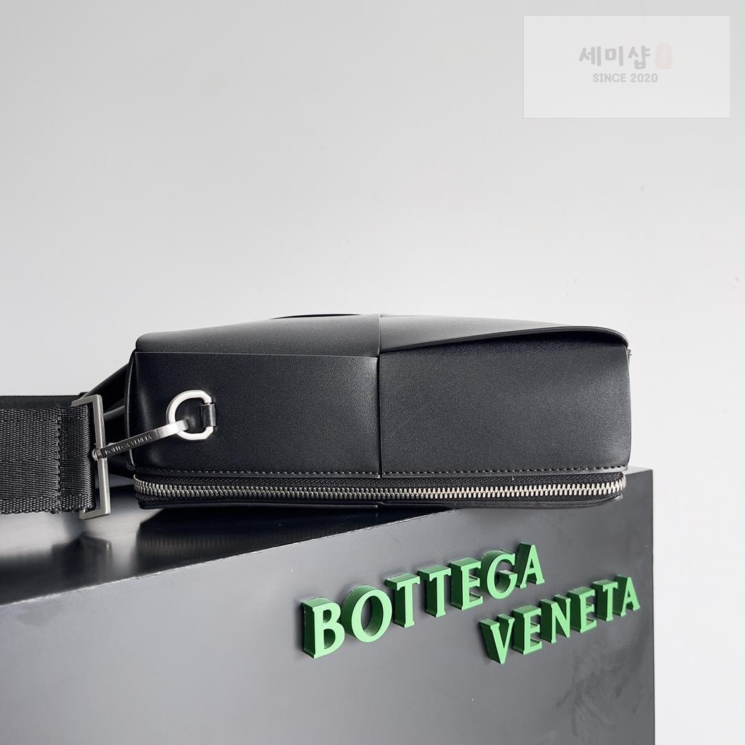Bottega Veneta Bottega Veneta Arco Briefcase Bag 16번 이미지