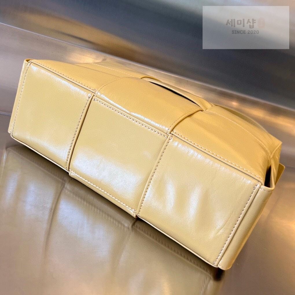 Bottega Veneta Bottega Veneta Arco Camera Bag 9번 이미지