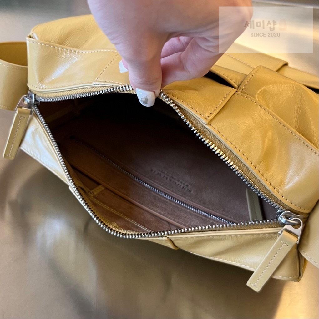 Bottega Veneta Bottega Veneta Arco Camera Bag 13번 이미지