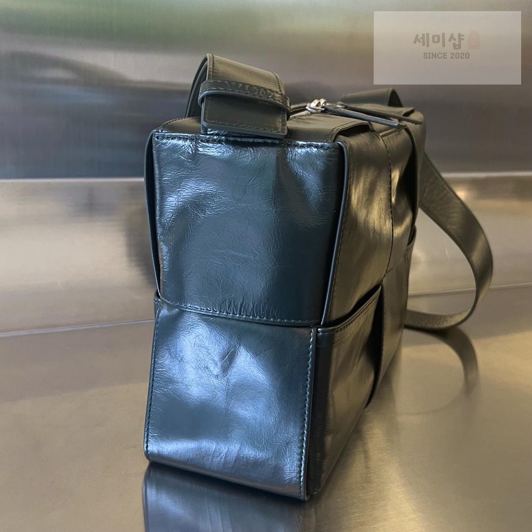 Bottega Veneta Bottega Veneta Arco Camera Bag 24번 이미지