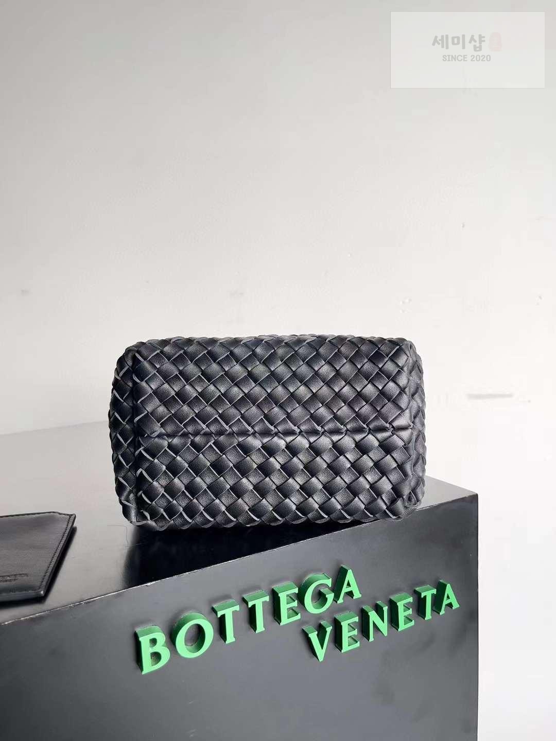 Bottega Veneta Bottega Veneta Cabat Bucket Bag 4번 이미지