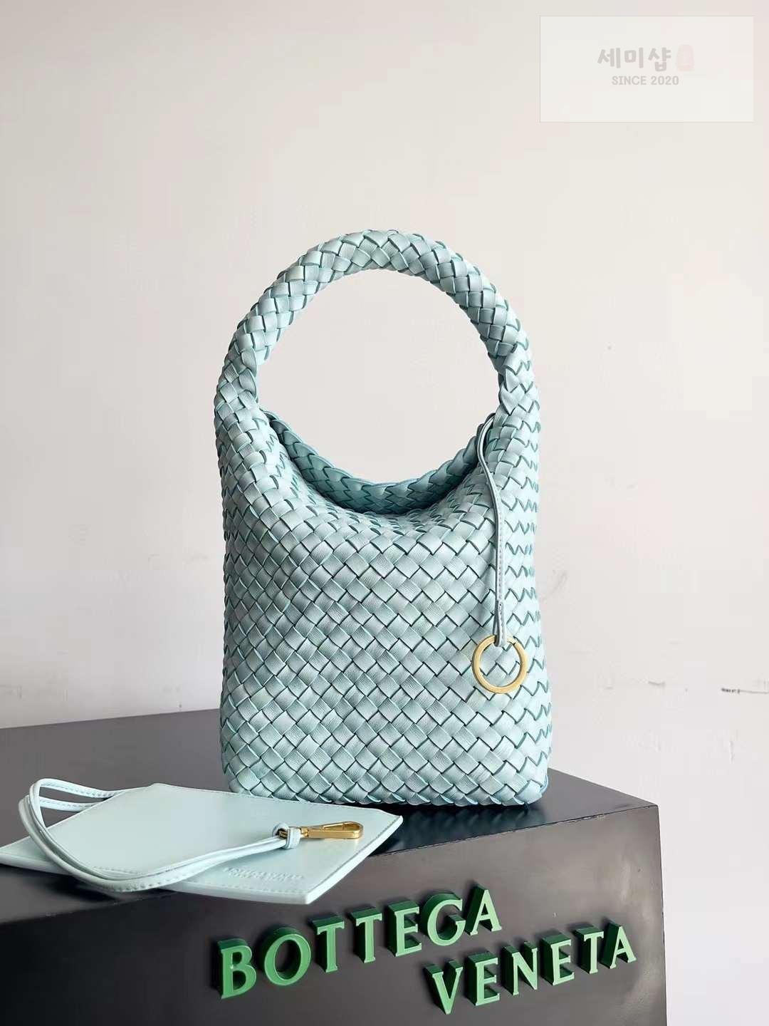Bottega Veneta Bottega Veneta Cabat Bucket Bag 8번 이미지