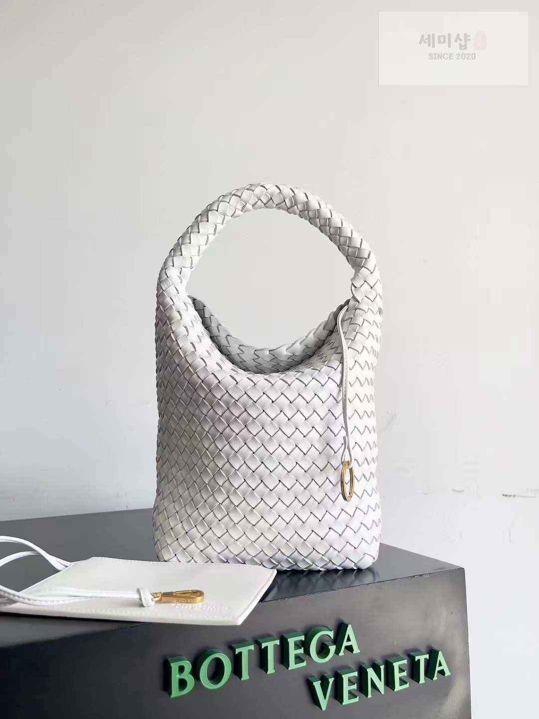 Bottega Veneta Bottega Veneta Cabat Bucket Bag 39번 이미지
