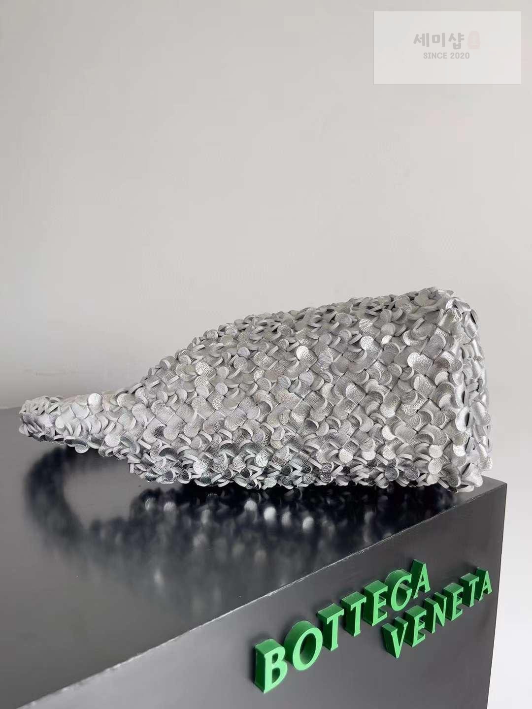 Bottega Veneta Bottega Veneta Cabat Bucket Sequins Bag 8번 이미지