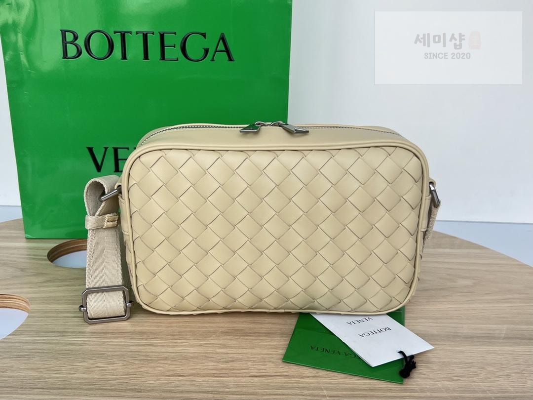 Bottega Veneta Bottega Veneta Camera Bag 16번 이미지