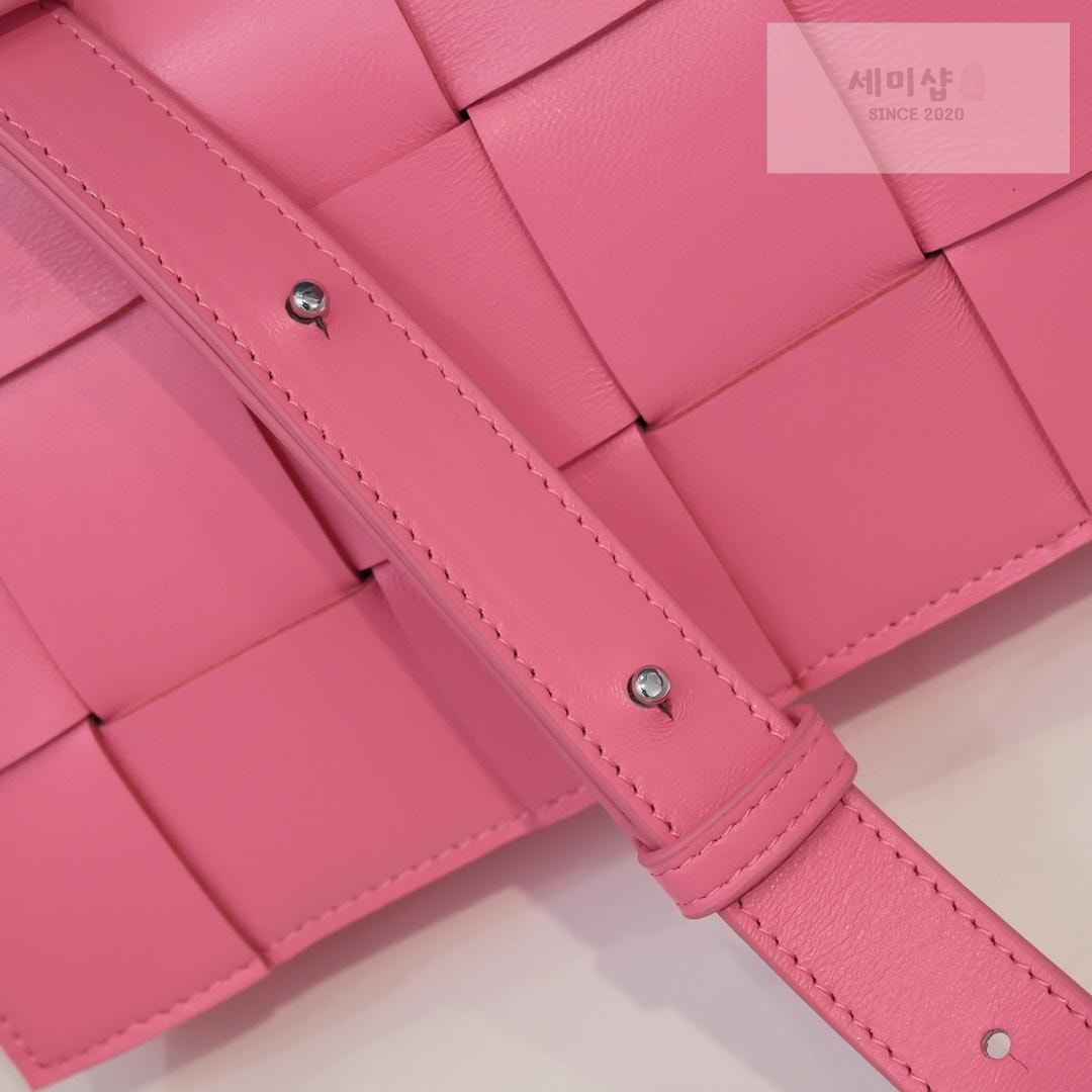Bottega Veneta Bottega Veneta Cassette Bag 11번 이미지