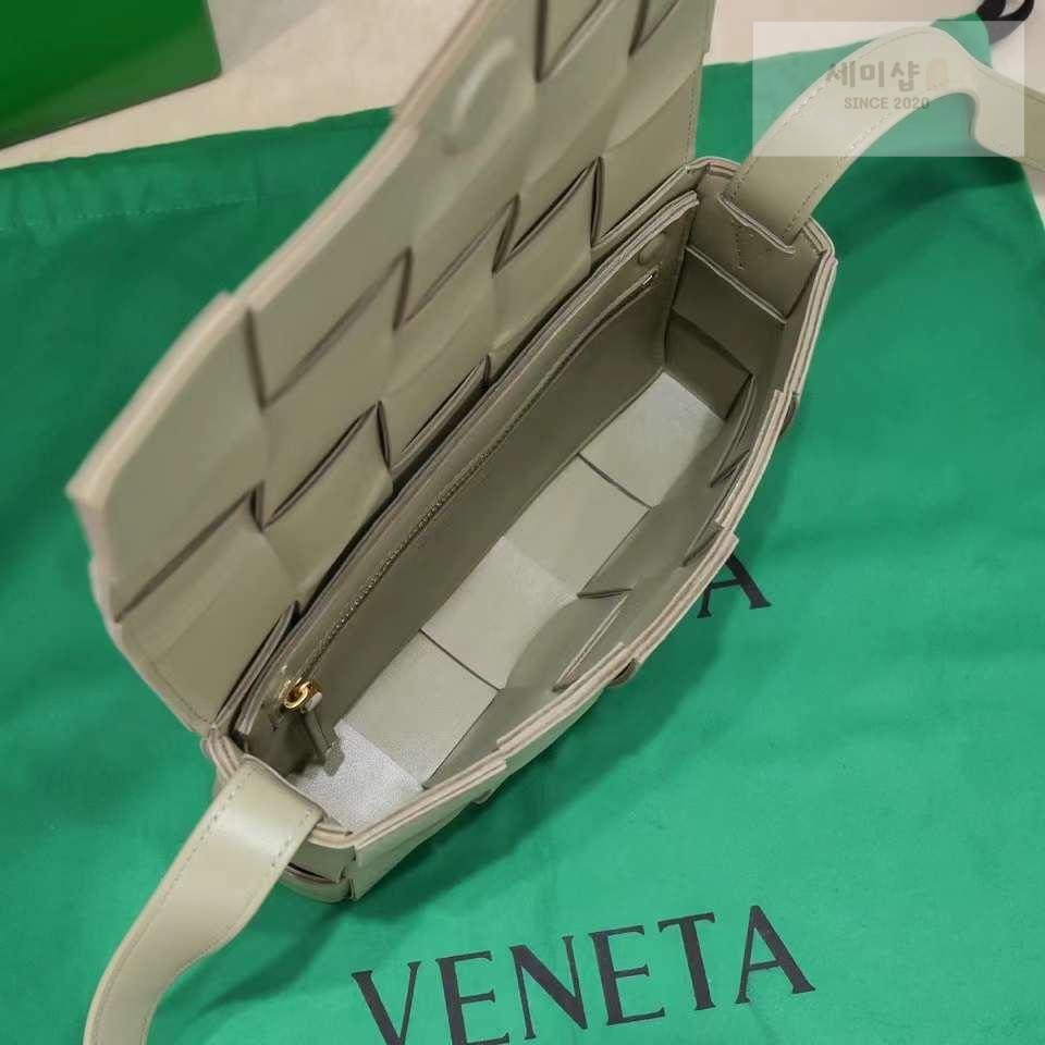 Bottega Veneta Bottega Veneta Cassette Bag 18번 이미지