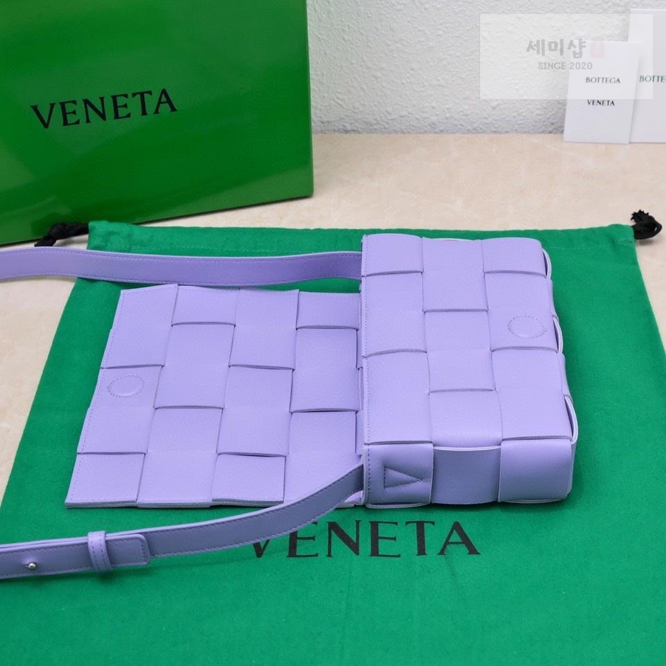 Bottega Veneta Bottega Veneta Cassette Bag 124번 이미지