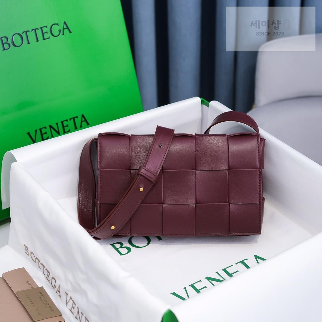 Bottega Veneta Bottega Veneta Cassette Bag 33번 이미지