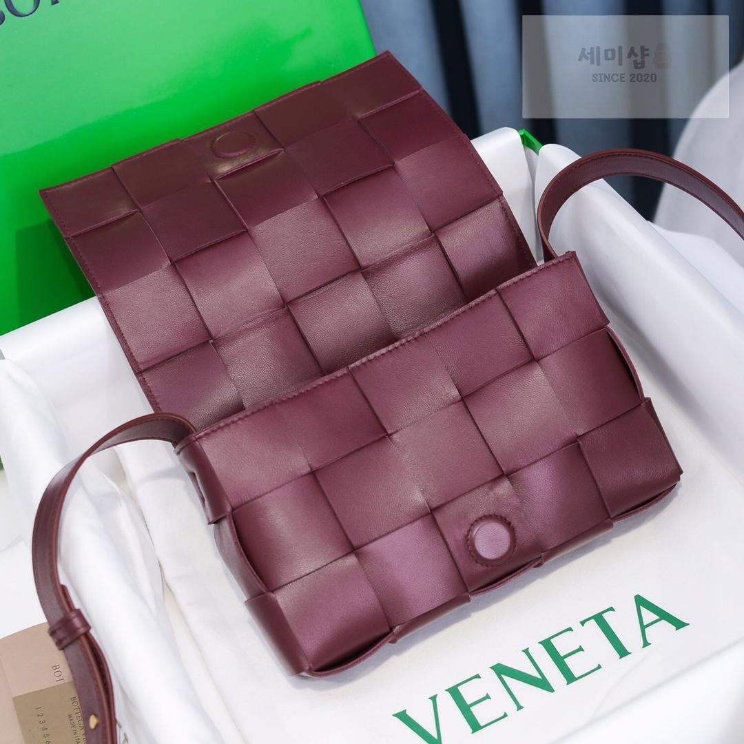 Bottega Veneta Bottega Veneta Cassette Bag 37번 이미지