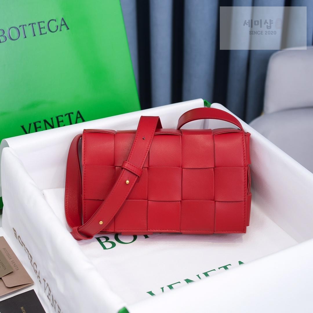 Bottega Veneta Bottega Veneta Cassette Bag 39번 이미지